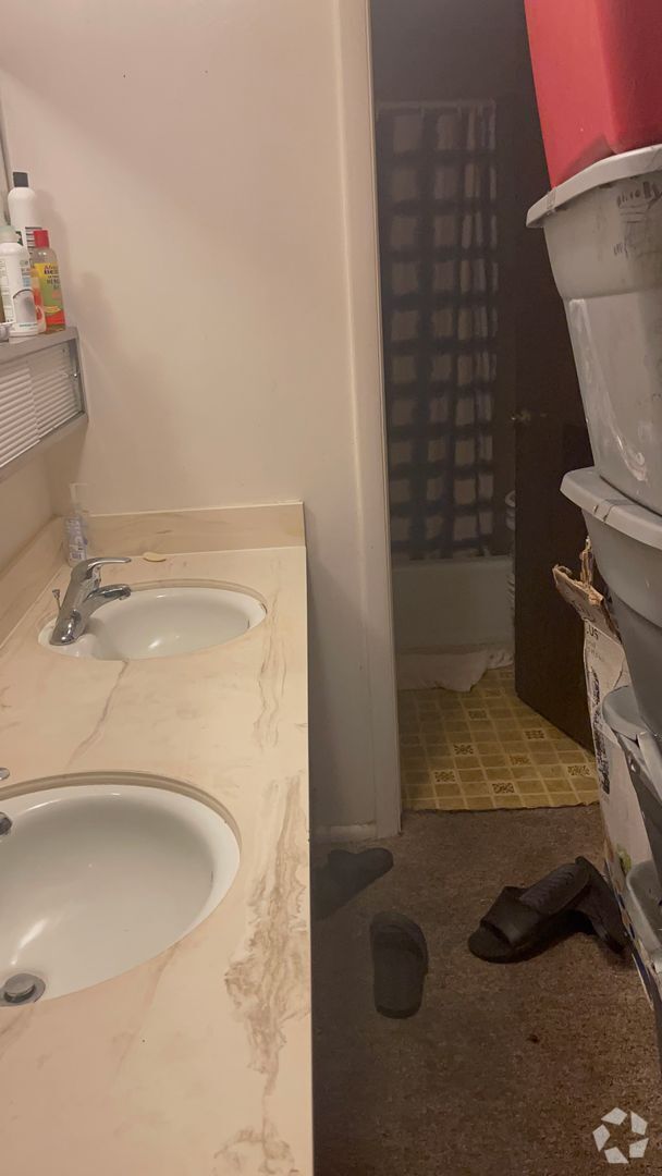 Building Photo - SINGLE FAMILY HOUSING -  2 bed/1 bath just...