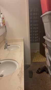 Building Photo - SINGLE FAMILY HOUSING -  2 bed/1 bath just...