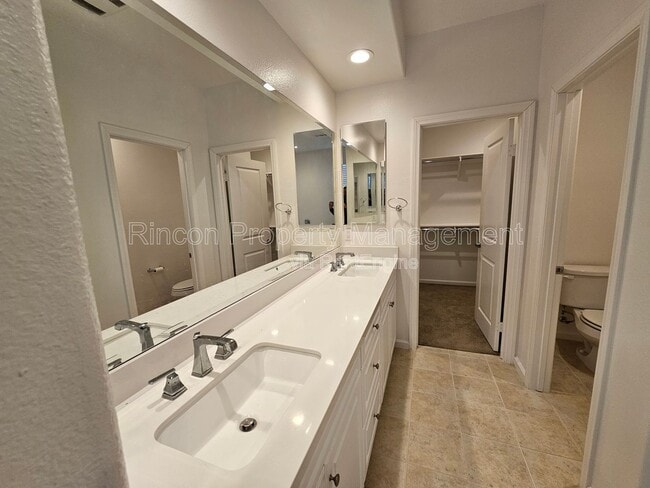 Building Photo - 3647 W Hemlock St