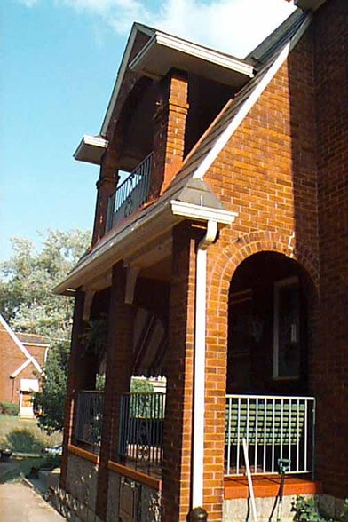 Porch for apartment - 328 S Aiken Ave