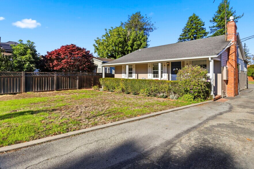 Building Photo - 740 Laurel Ave