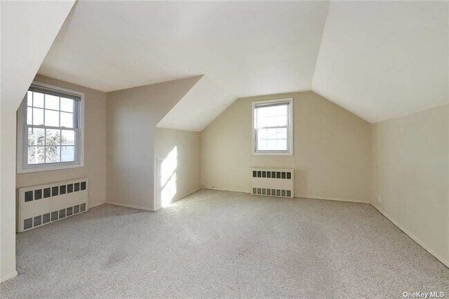 Building Photo - 17 Florence Ave