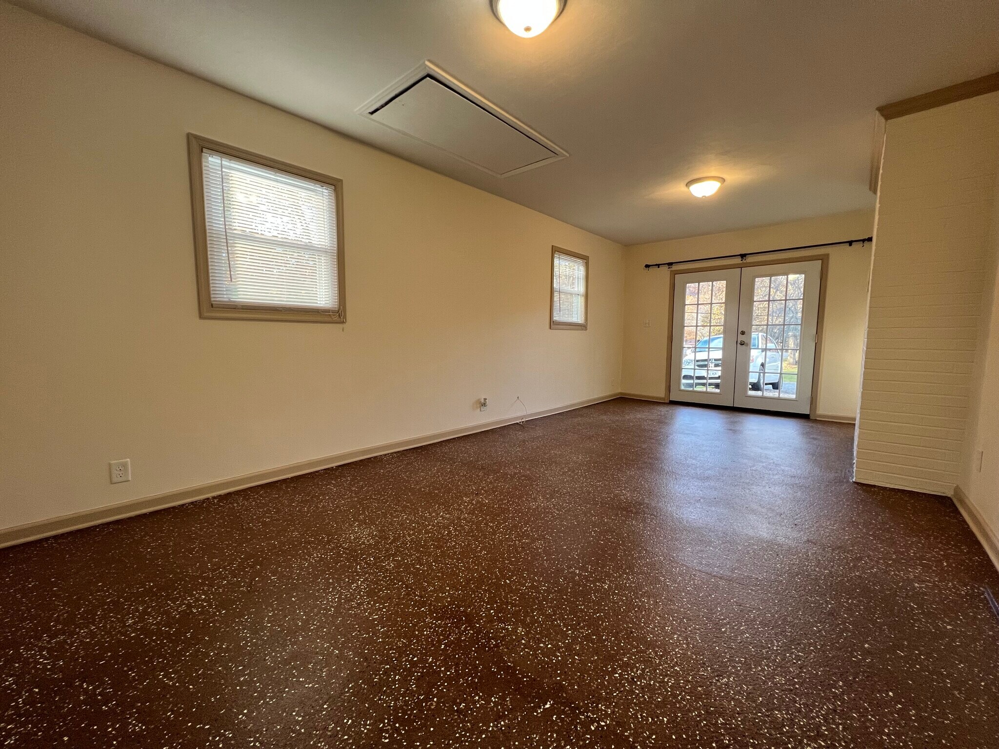 Building Photo - 4020 Bradshaw Rd