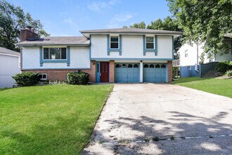 Building Photo - Spacious Three-Level Home in Kansas City, MO