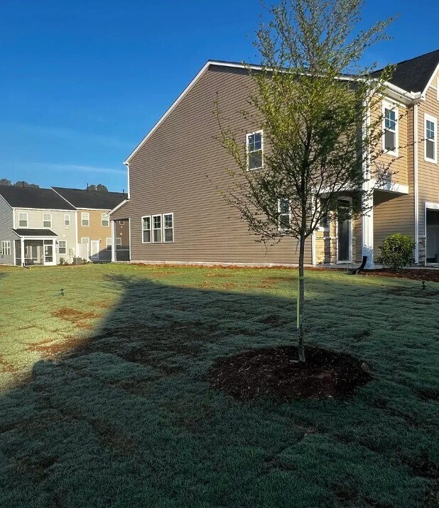 Building Photo - 5905 Woodlawn Dr