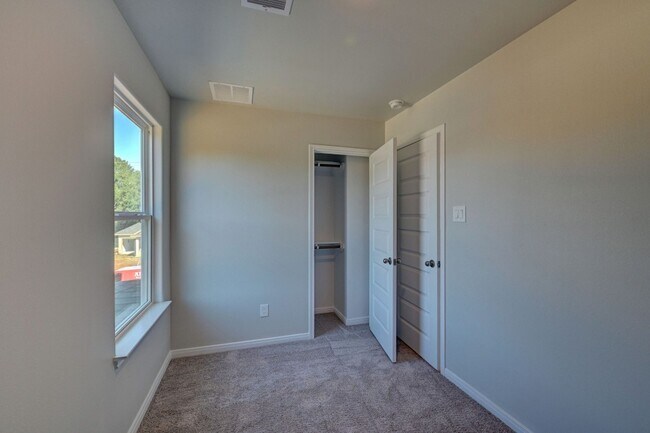 Building Photo - 11857 E Gate Dr