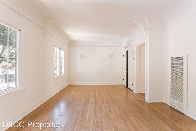 Building Photo - 1 br, 1 bath Apartment - 201 S Arnaz Drive...