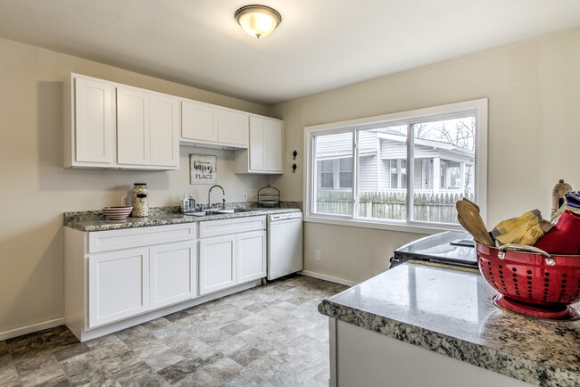 Building Photo - 2130 N Warson Rd