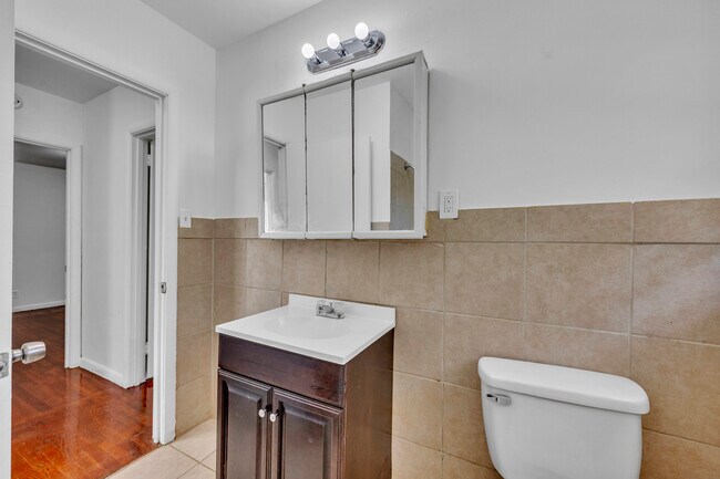Building Photo - 204 3rd Ave