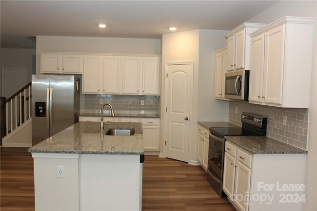 Building Photo - 922 Sagecroft Ln