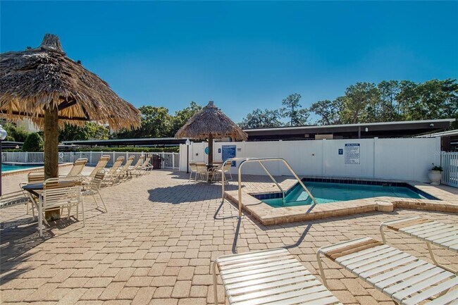 Building Photo - 2900 Cove Cay Dr