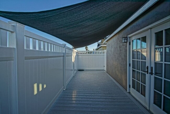 Building Photo - BEAUTIFULLY REMODELED, REDONDO HILLS HOME ...