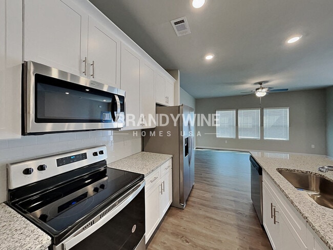 Building Photo - LUXURY COMMUITY! CRESTVIEW at Towne Lake!!...