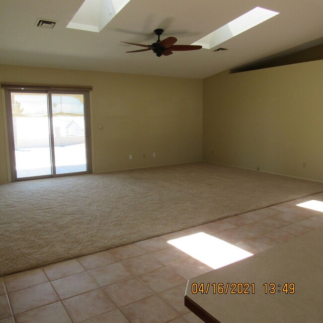 Building Photo - 3 bedroom 2 bath 2 car garage side RV parking