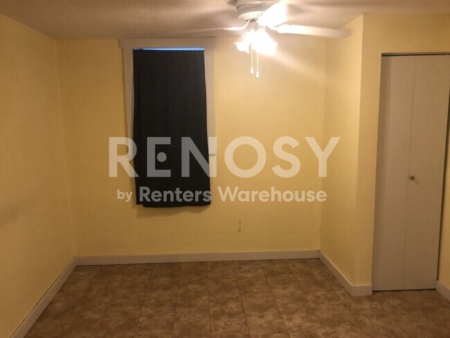 Building Photo - Available July 1st - 1 Bed/1 Bath Triplex in Prior Lake