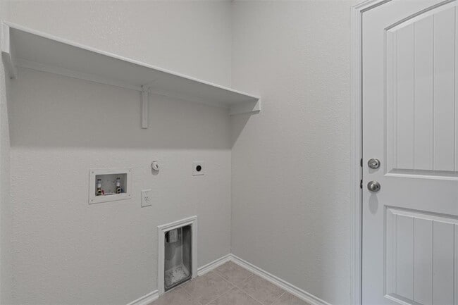 Building Photo - 305 Los Cobos Ln