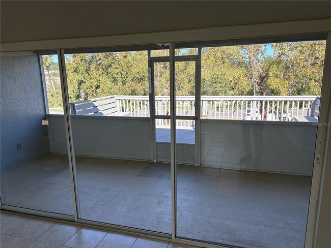 Building Photo - 1326 Hillview Dr