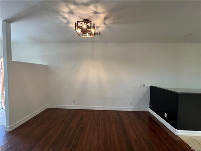 Building Photo - Charming Canyon Lake Home