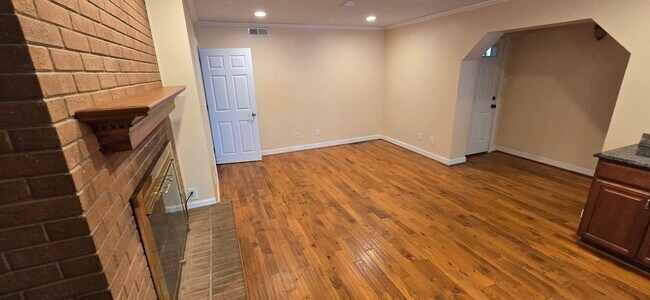 Building Photo - Classic Brick Ranch in Pfafftown