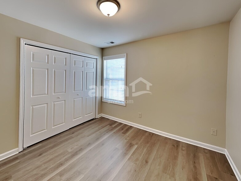 Building Photo - 208 Cole Ct