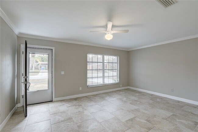 Building Photo - 866 Gilbert St