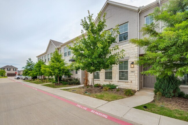 Building Photo - 9912 Schramm St