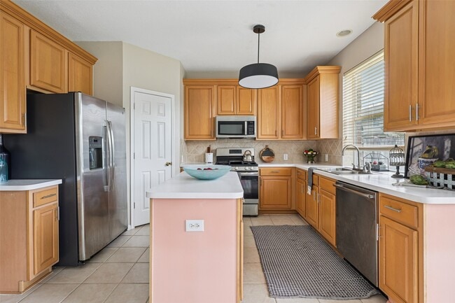 Building Photo - 8002 Cross Trail Dr