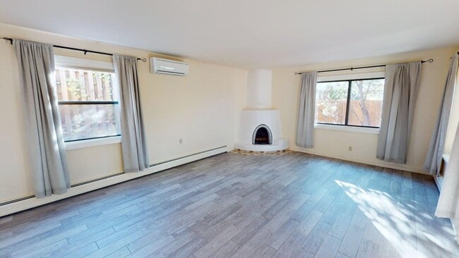 Building Photo - 948 Los Lovatos Rd