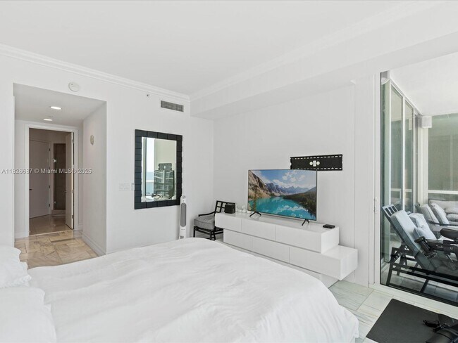 Building Photo - 18101 Collins Ave