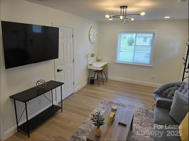 Building Photo - 1406 E 35th St