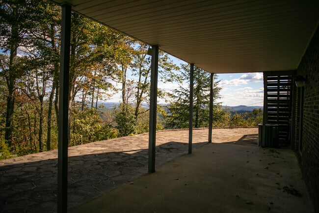 Building Photo - 5156 Mineral Springs Mountain Ave