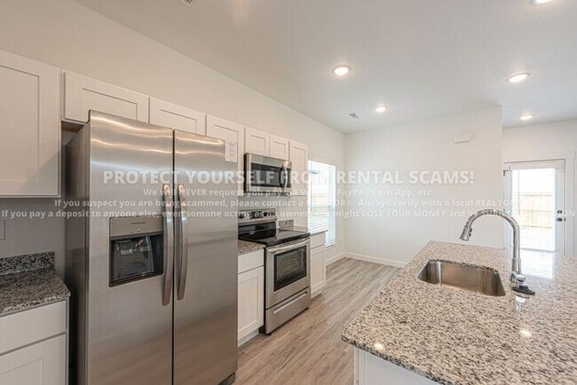 Building Photo - 621 St Charles Pl