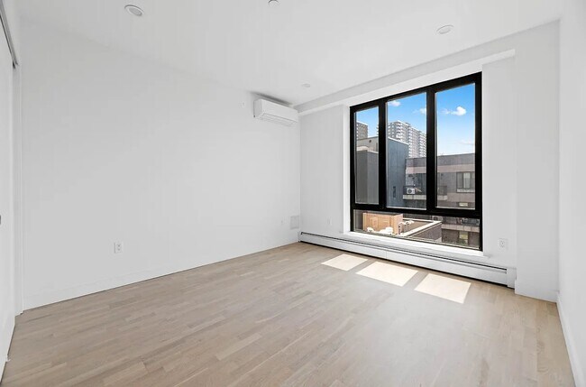 Building Photo - 2600 7th Avenue