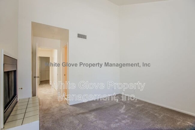 Building Photo - 205 S Redwood Ave