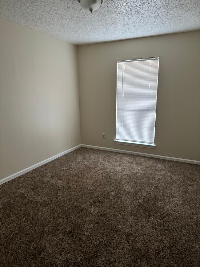 Building Photo - 2057 Orchid Dr