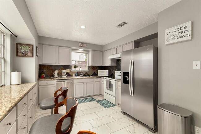 Building Photo - 14110 Eventide Dr