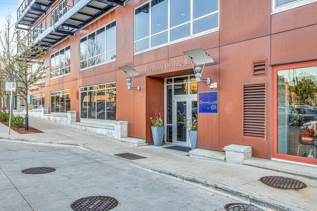 Building Photo - 106 W Seeboth St