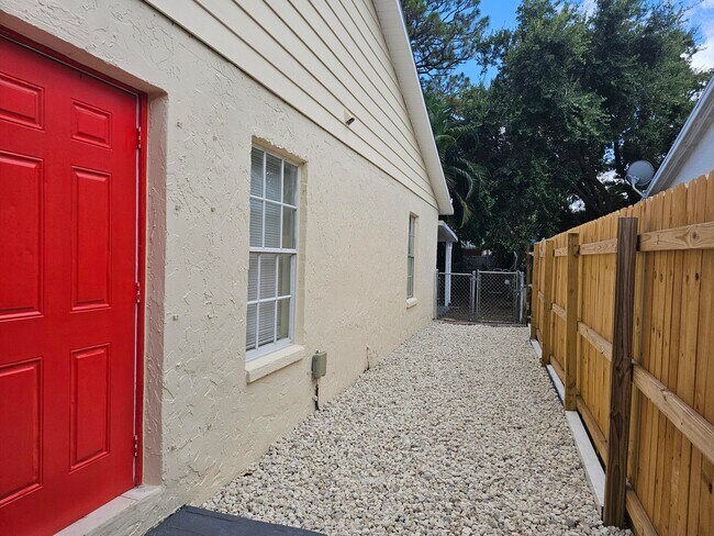Building Photo - 5836 S 37th Ct