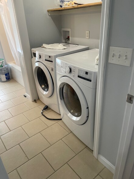 Building Photo - 69 Fairfield St