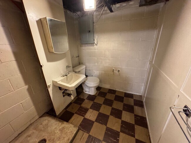 Building Photo - Eagledale 3 Bedroom 1 Bath