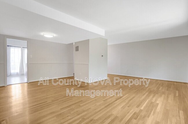 Building Photo - 3353 Ardley Ct