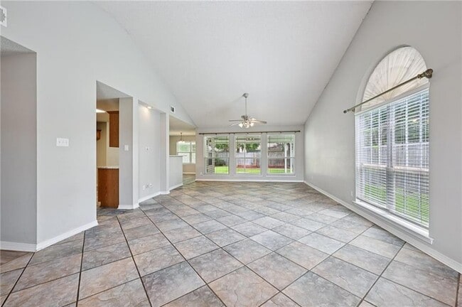 Building Photo - 1032 Sterling Oaks Blvd