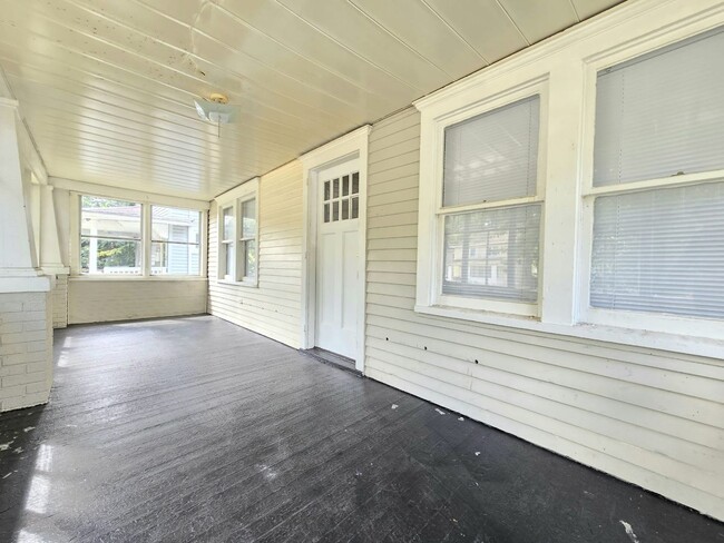 Building Photo - 917 Sancome Ave