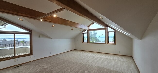 Building Photo - 3033 W Viewmont Wy W