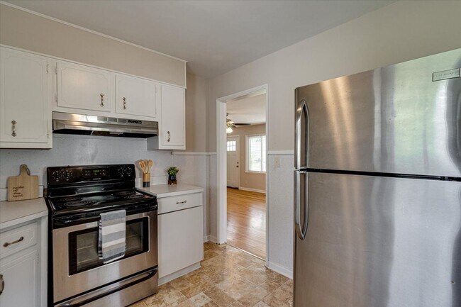Building Photo - 3 BR 1 BA for Rent - 37415