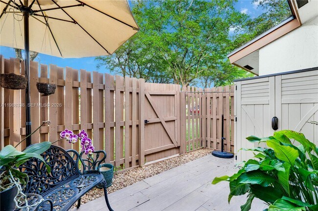 Building Photo - 10909 SW 113th Pl