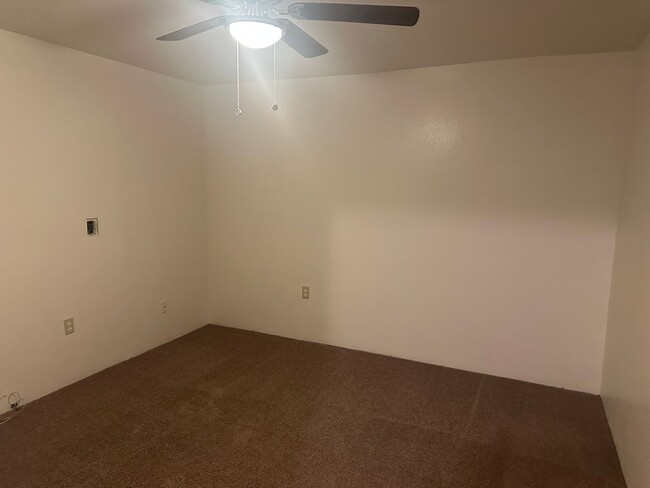 Building Photo - Spacious and recently updated, this 6-bedr...