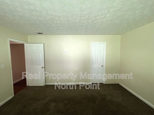 Building Photo - 3004 Kenville Ln