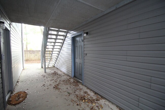 Building Photo - 2BR/2BA 1st-Floor Condo in West Pensacola ...