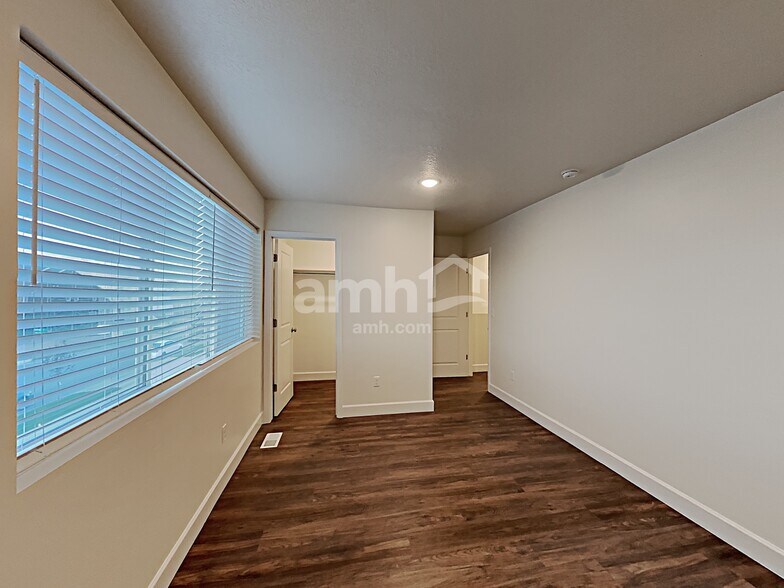 Building Photo - 1273 E White St